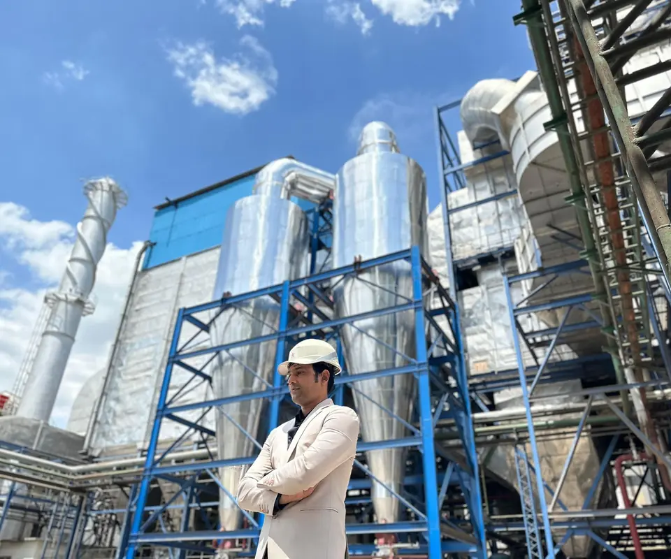 Electrocyclone collector bodies and insulated flue-gas ducting at a sugar plant