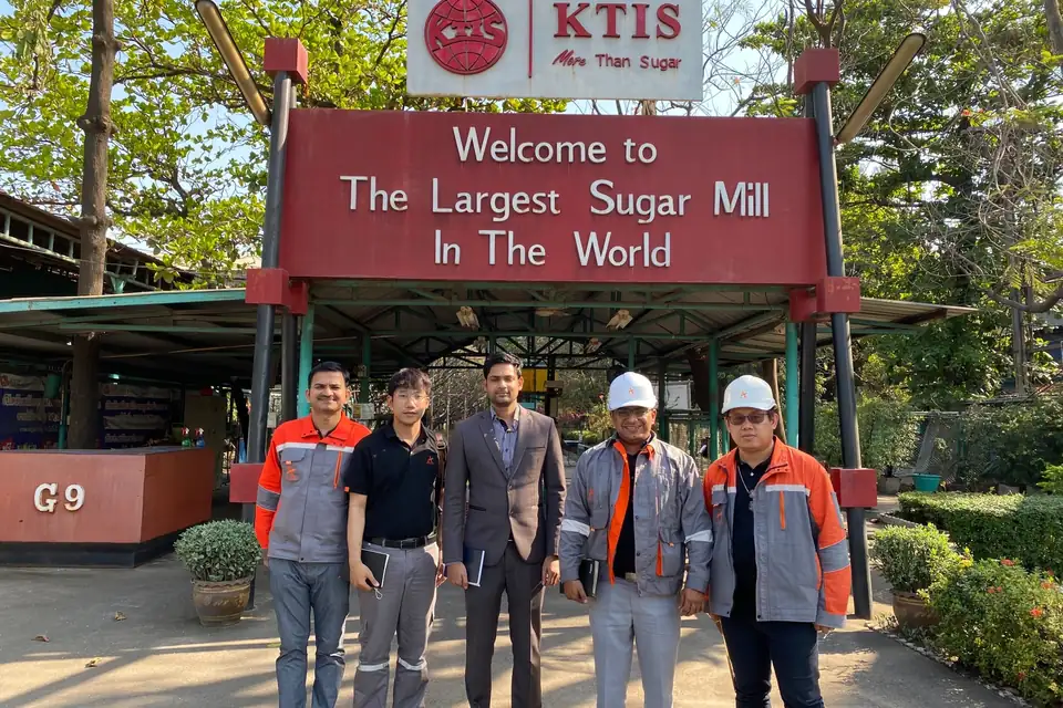 Arrow Energy engineering team at the main gate of KTIS, Nakhon Sawan — the world’s largest sugar mill by single-site crushing capacity