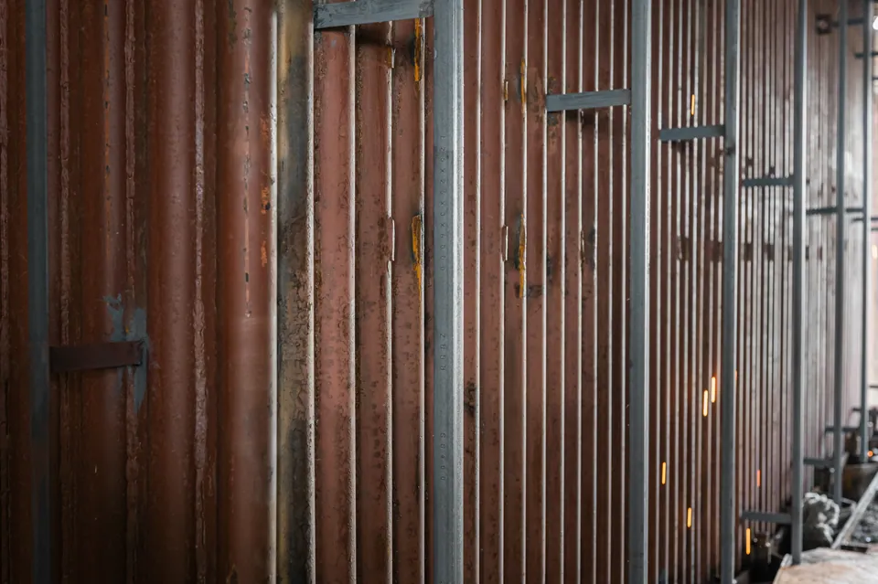 Membrane water wall panel forming the furnace enclosure